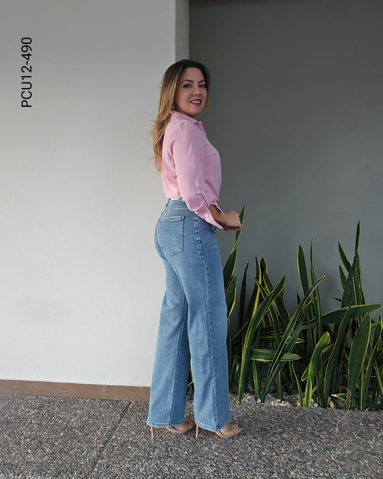 Pantalón de mezclilla corte alto L 490