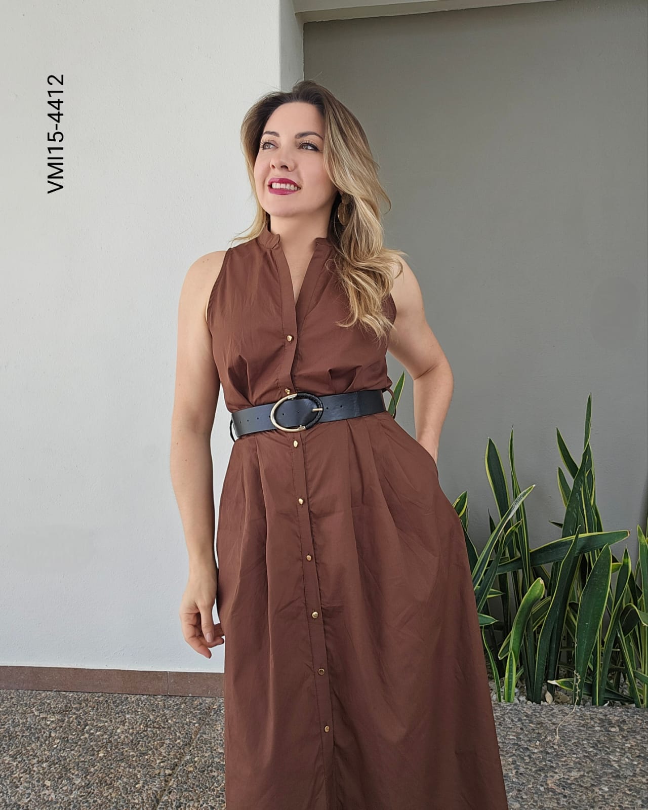 Vestido corte midi sin mangas con cinto O 4412