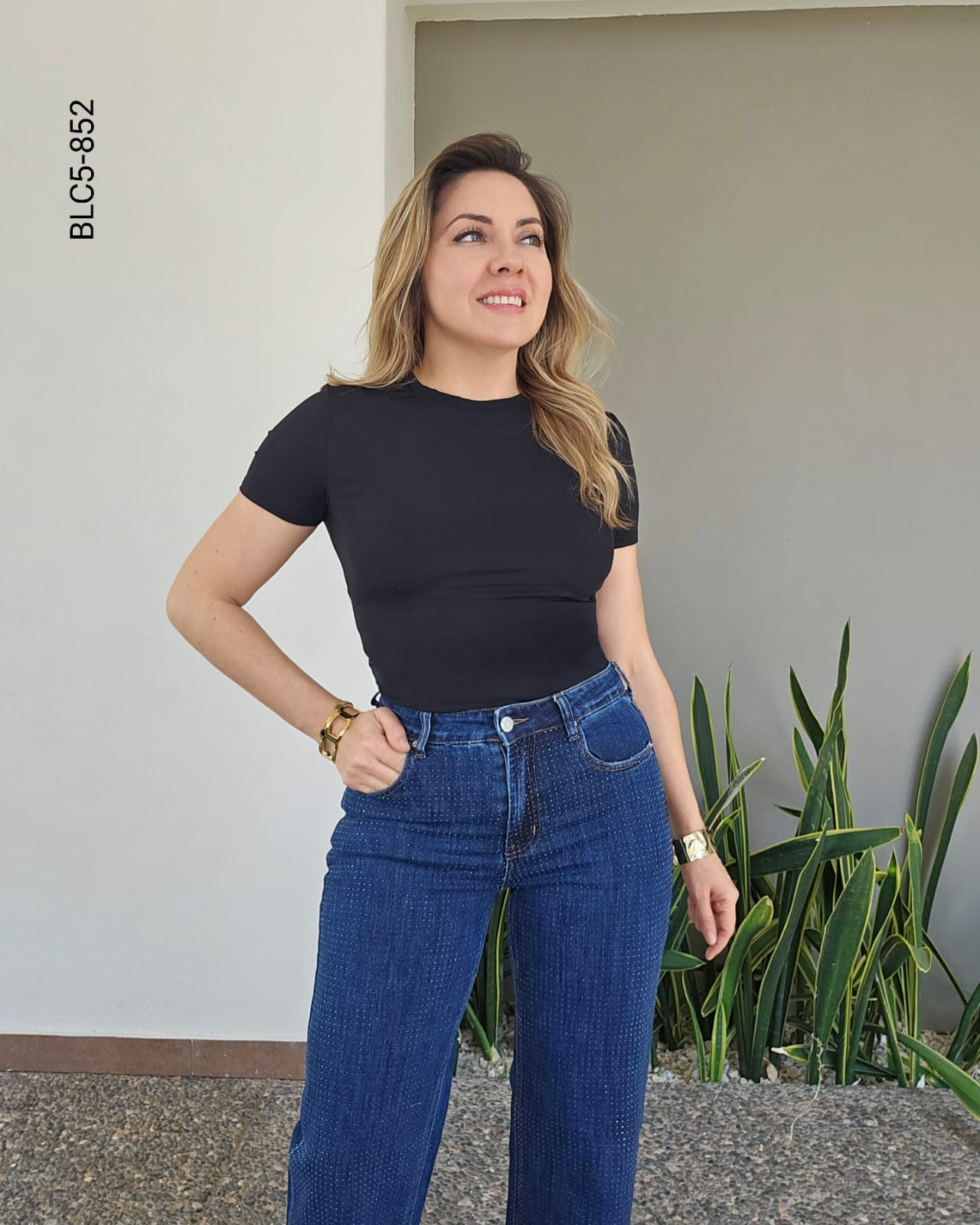 Blusa básica manga corta cuello redondo E 852