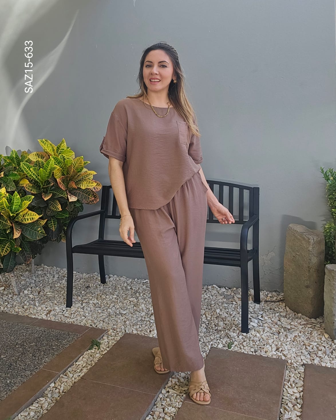 Set monocromático de blusa y pantalón O 621