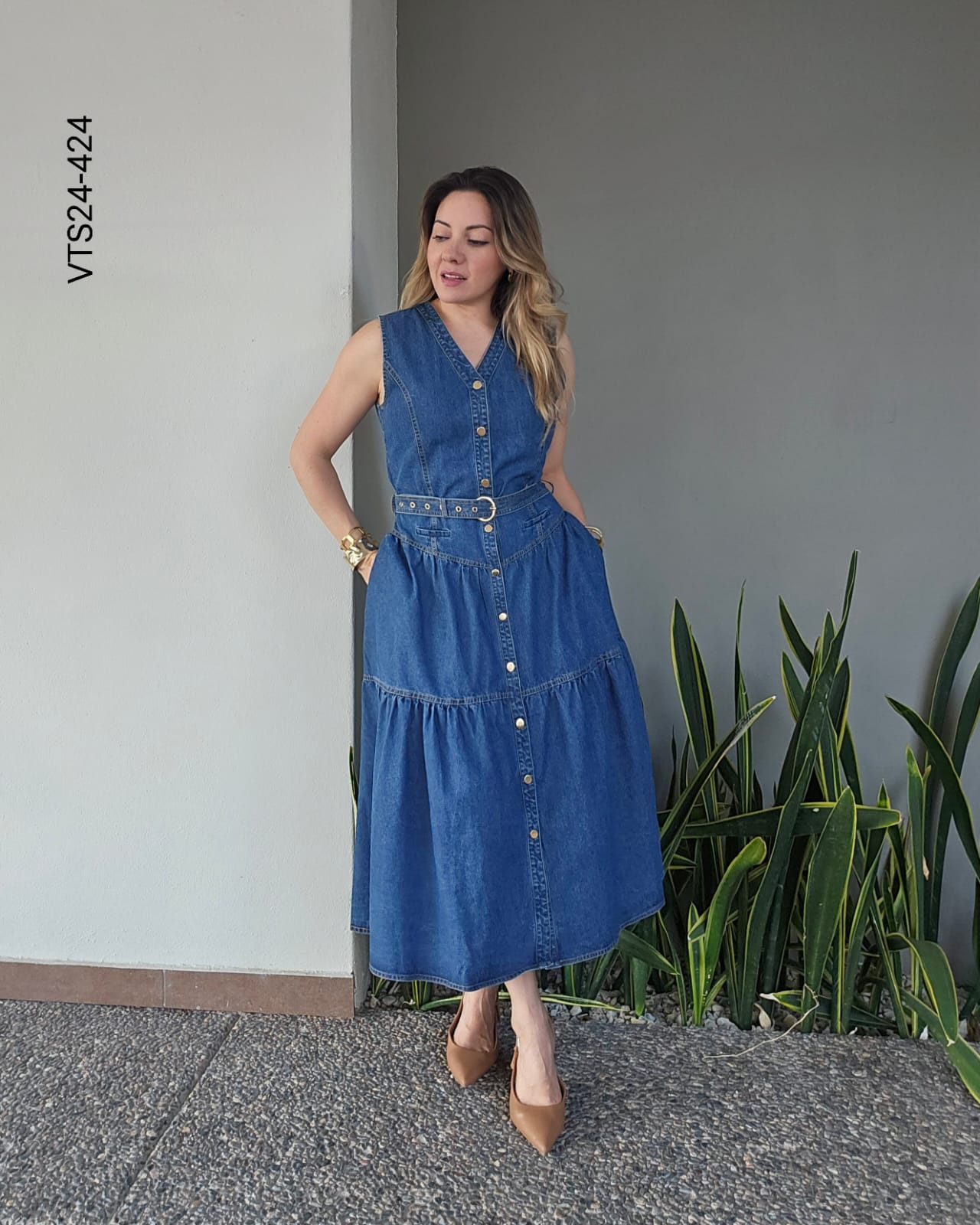Vestido midi de mezclilla con cinturón X 424