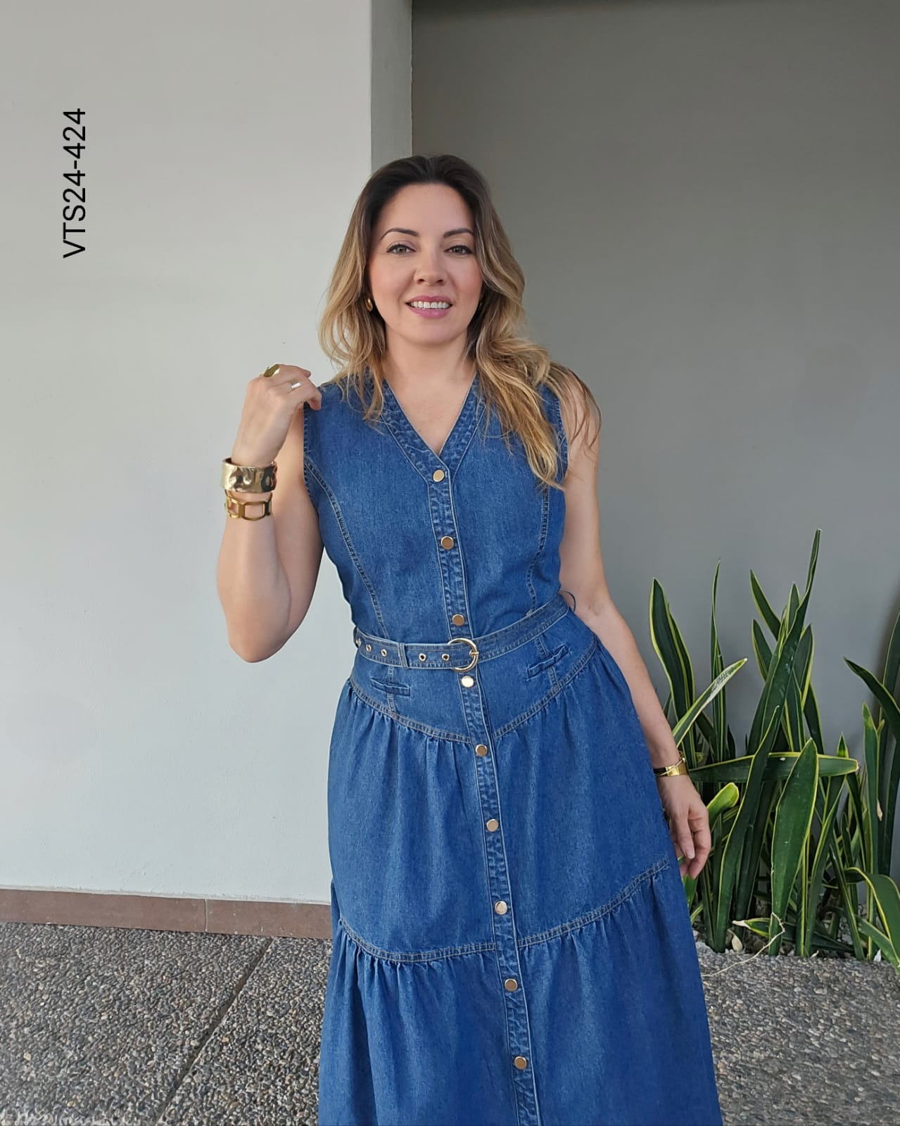 Vestido midi de mezclilla con cinturón X 424