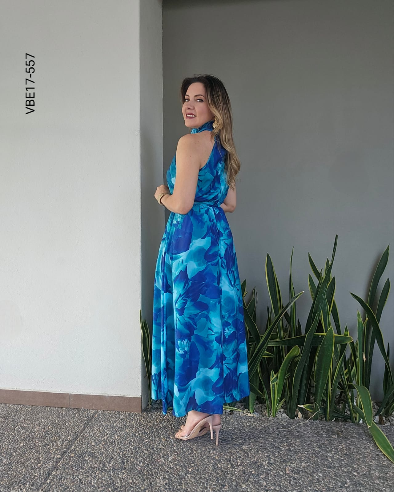 Vestido maxi cuello halter Q 557