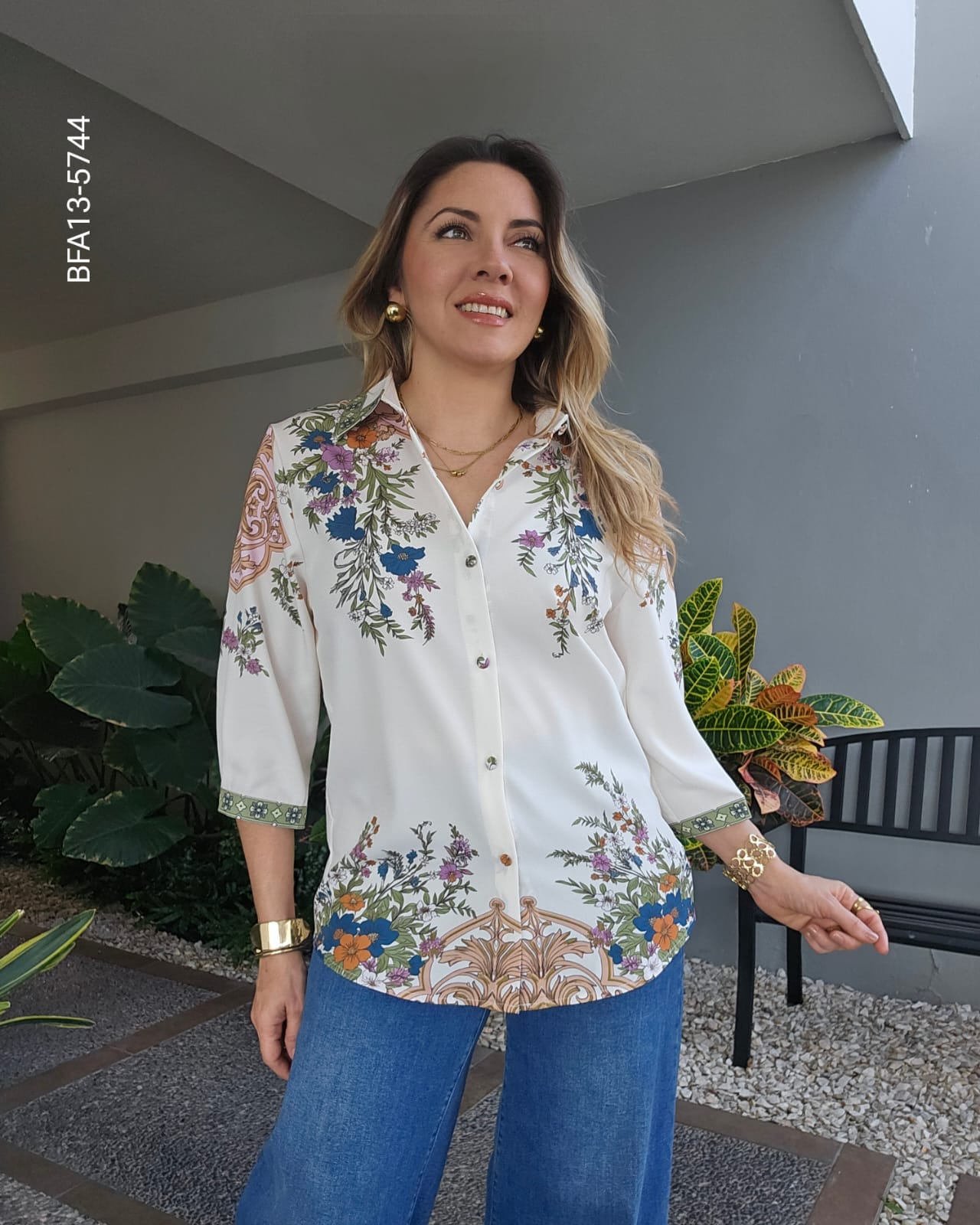 Blusa camisera estampado floral M  5744