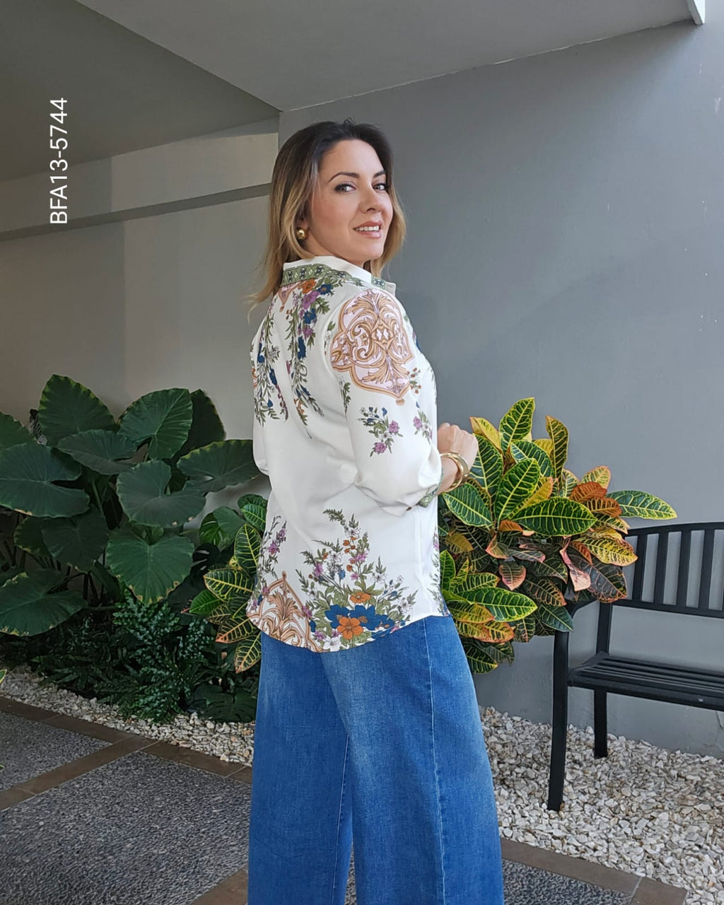 Blusa camisera estampado floral M  5744