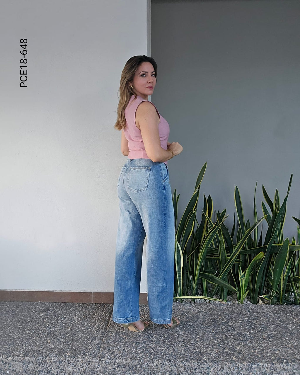 Pantalón de mezclilla tiro alto R 648