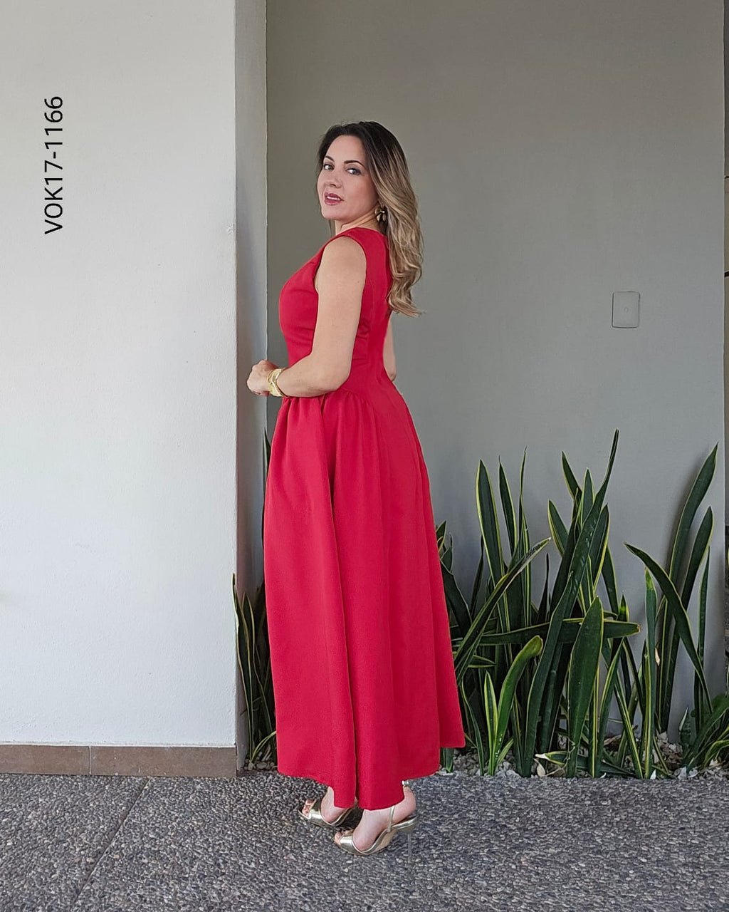 Vestido Maxilargo Rojo con Volumen y Bolsillos Q 1166