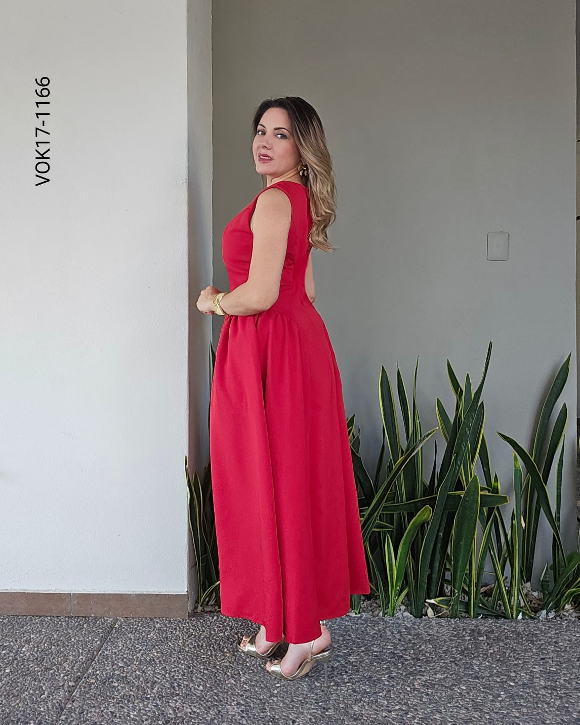 Vestido Maxilargo Rojo con Volumen y Bolsillos Q 1166