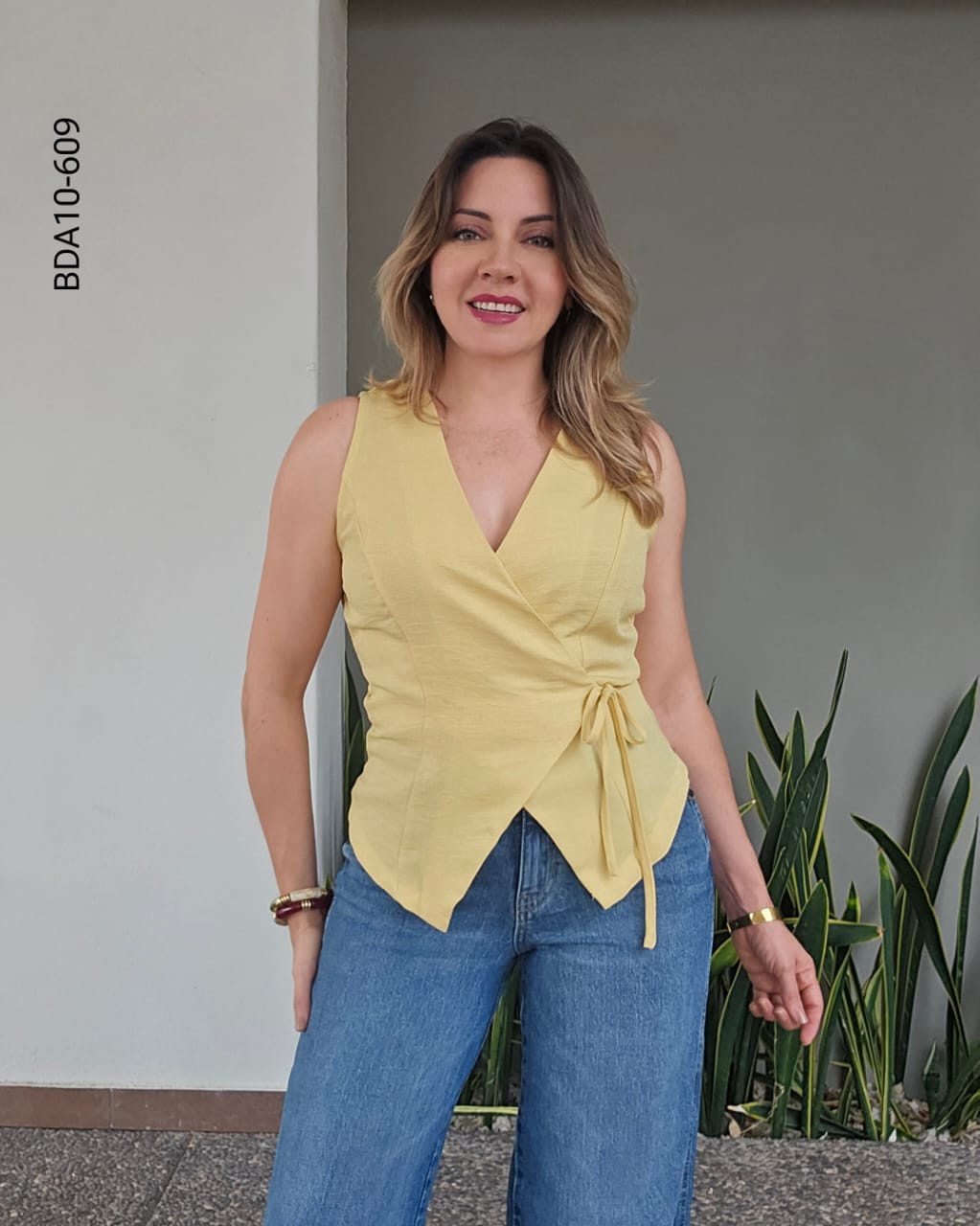 Blusa cruzada con lazo ajustable J 609