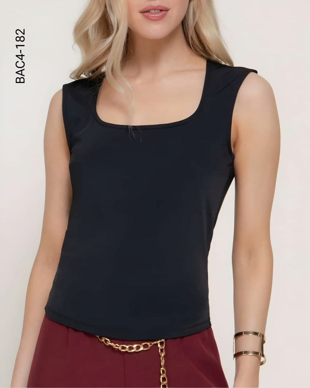 Blusa slim fit escote cuadrado D 182