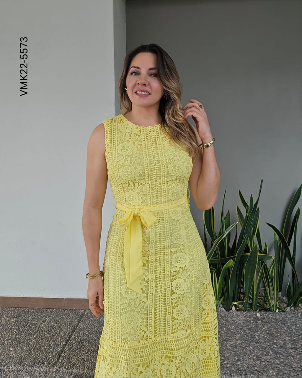 Vestido de Fiesta Midi en Encaje Amarillo Vibrante V 5573