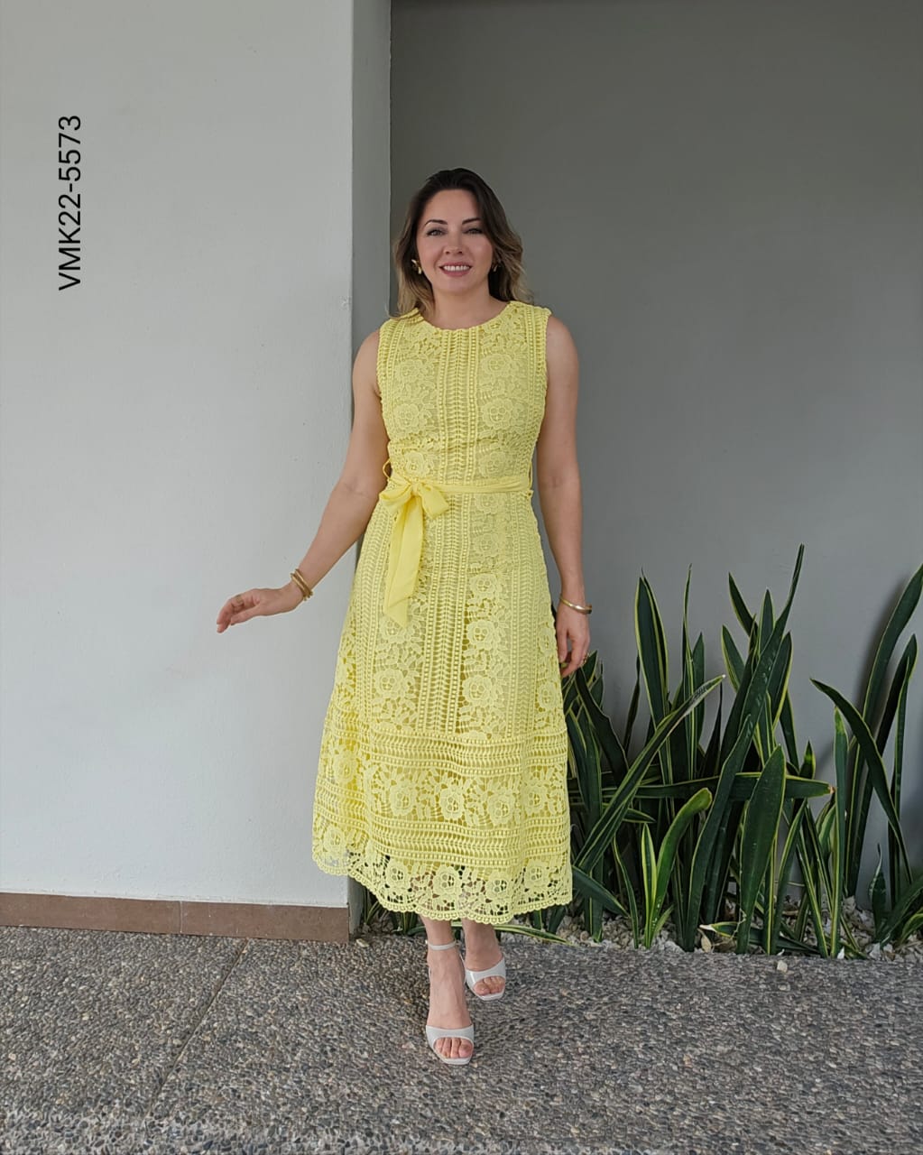 Vestido de Fiesta Midi en Encaje Amarillo Vibrante V 5573