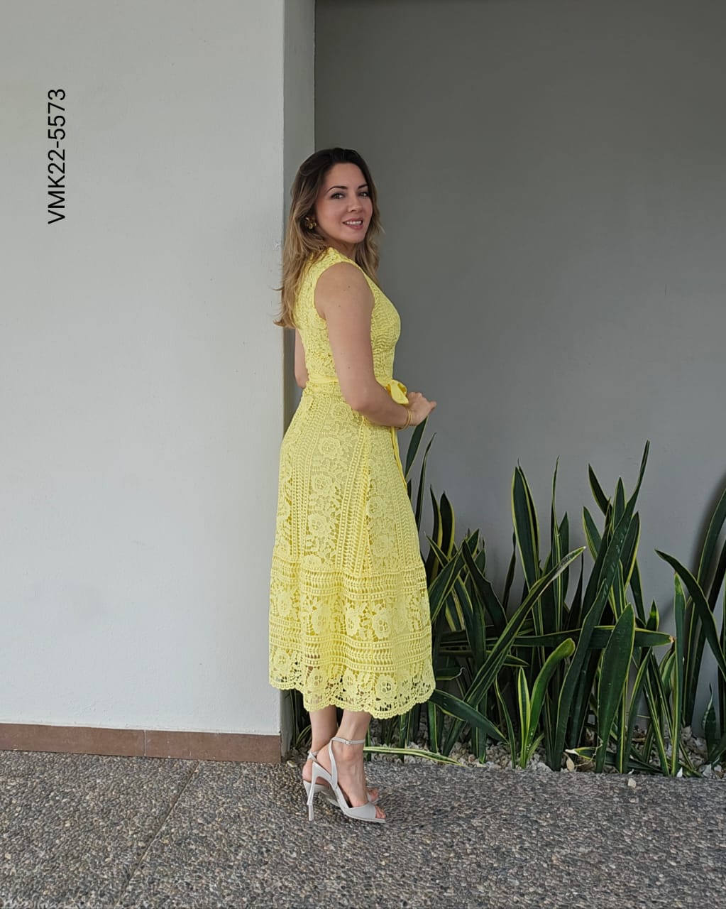 Vestido de Fiesta Midi en Encaje Amarillo Vibrante V 5573