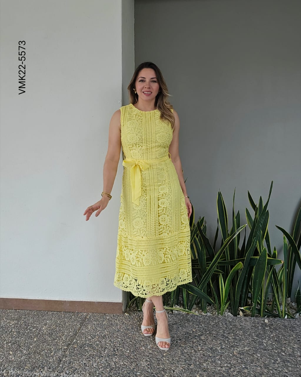 Vestido de Fiesta Midi en Encaje Amarillo Vibrante V 5573