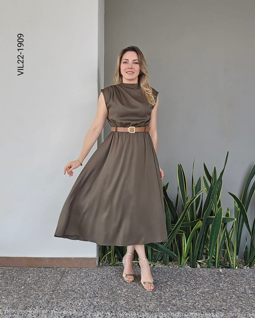 Vestido Midi Satinado cuello alto V 1909