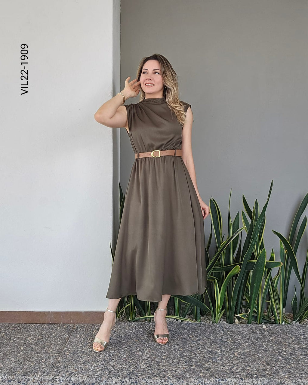 Vestido Midi Satinado cuello alto V 1909