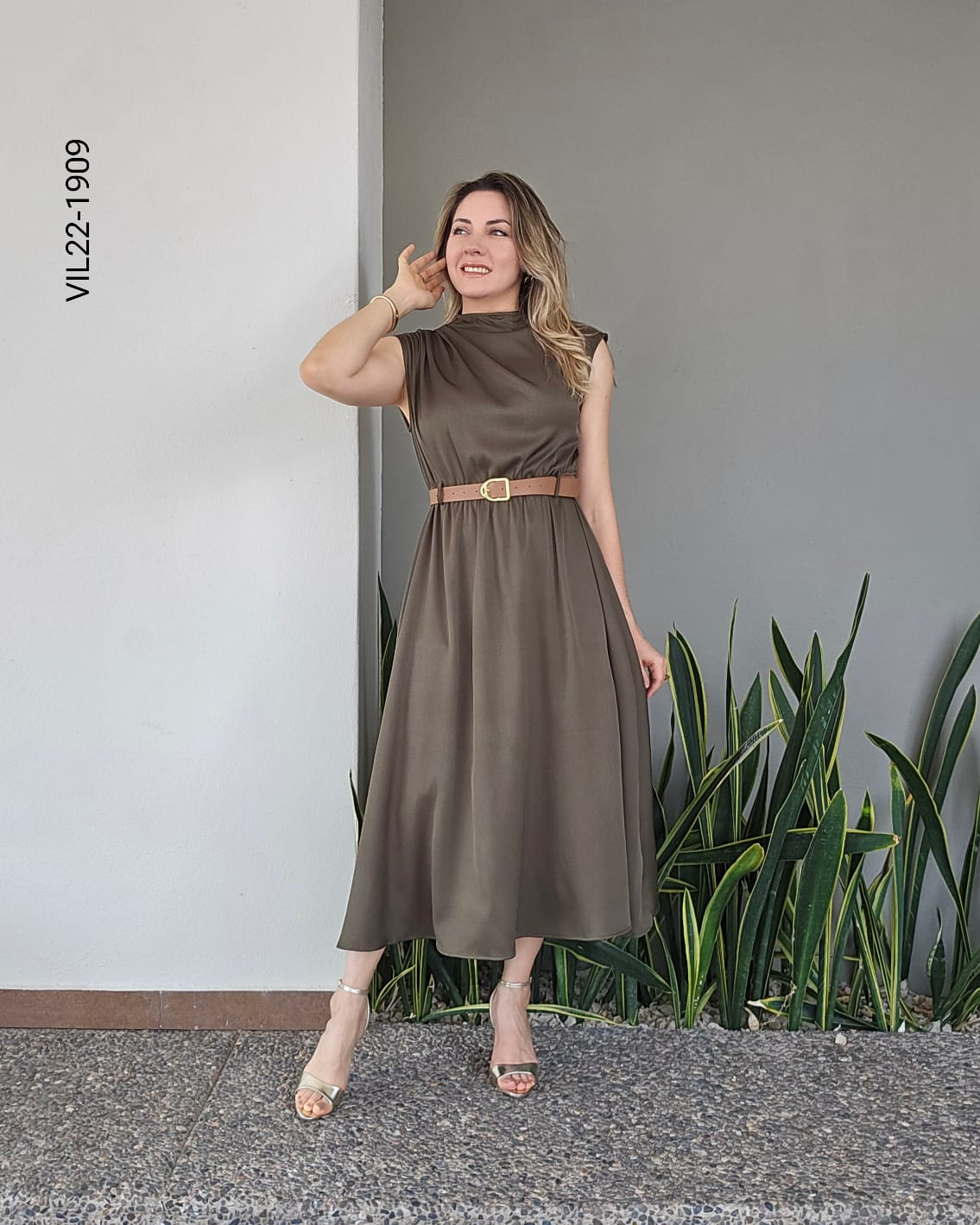 Vestido Midi Satinado cuello alto V 1909