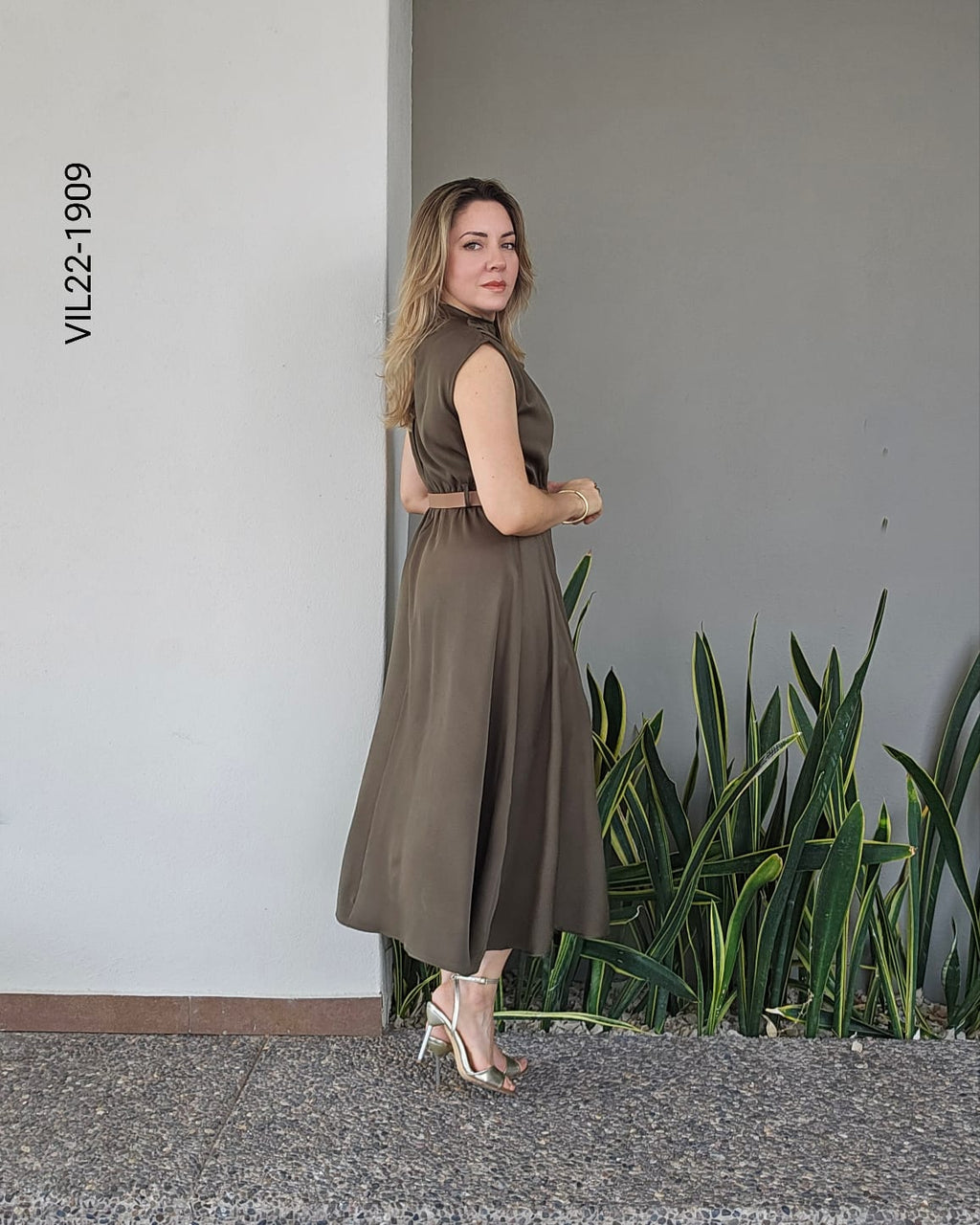 Vestido Midi Satinado cuello alto V 1909
