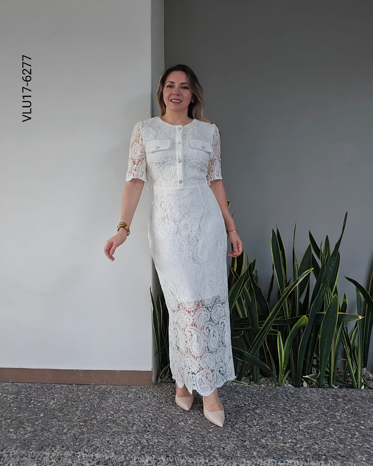 Vestido largo de encaje  Q 6277
