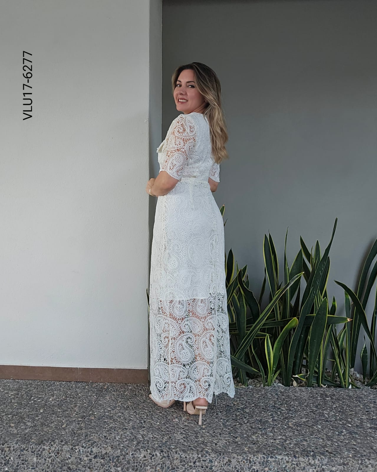Vestido largo de encaje  Q 6277