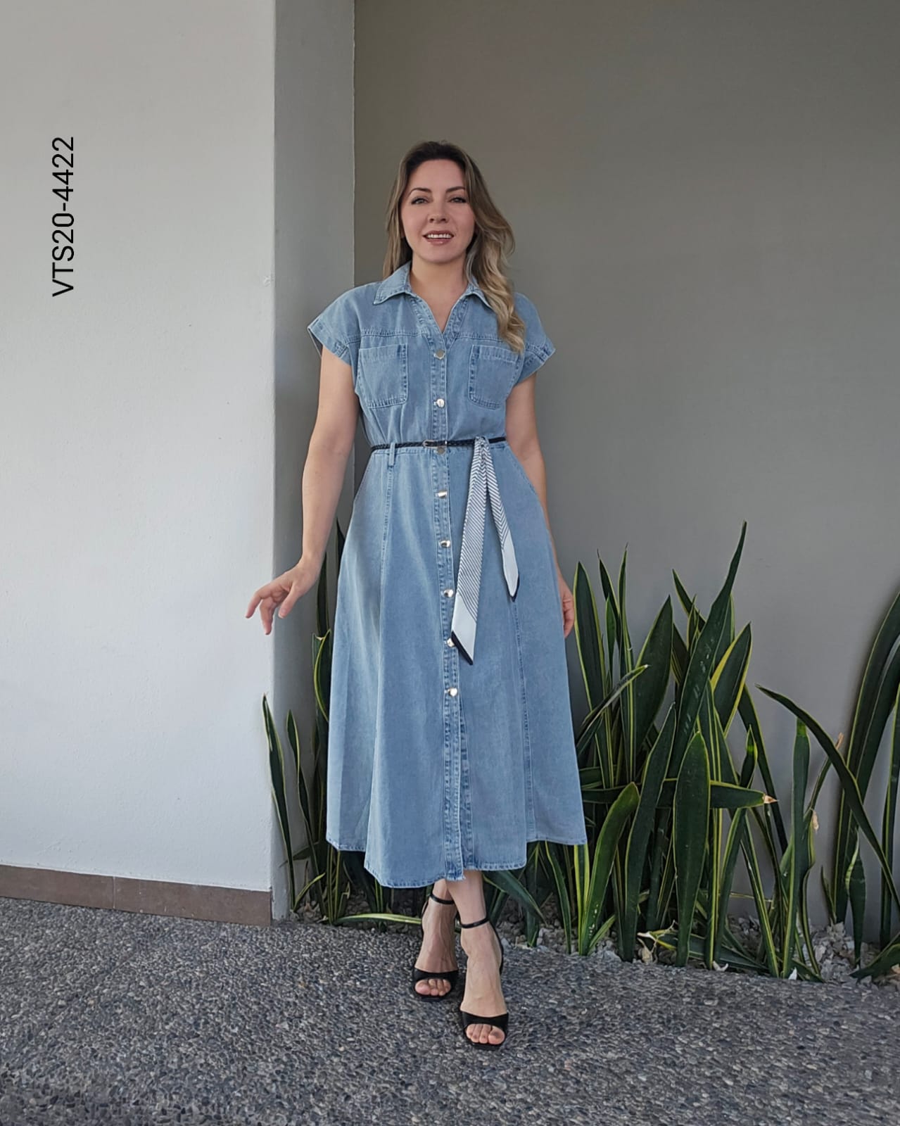 Vestido Midi Denim con Cinturón y Cuello Camisero T 4422