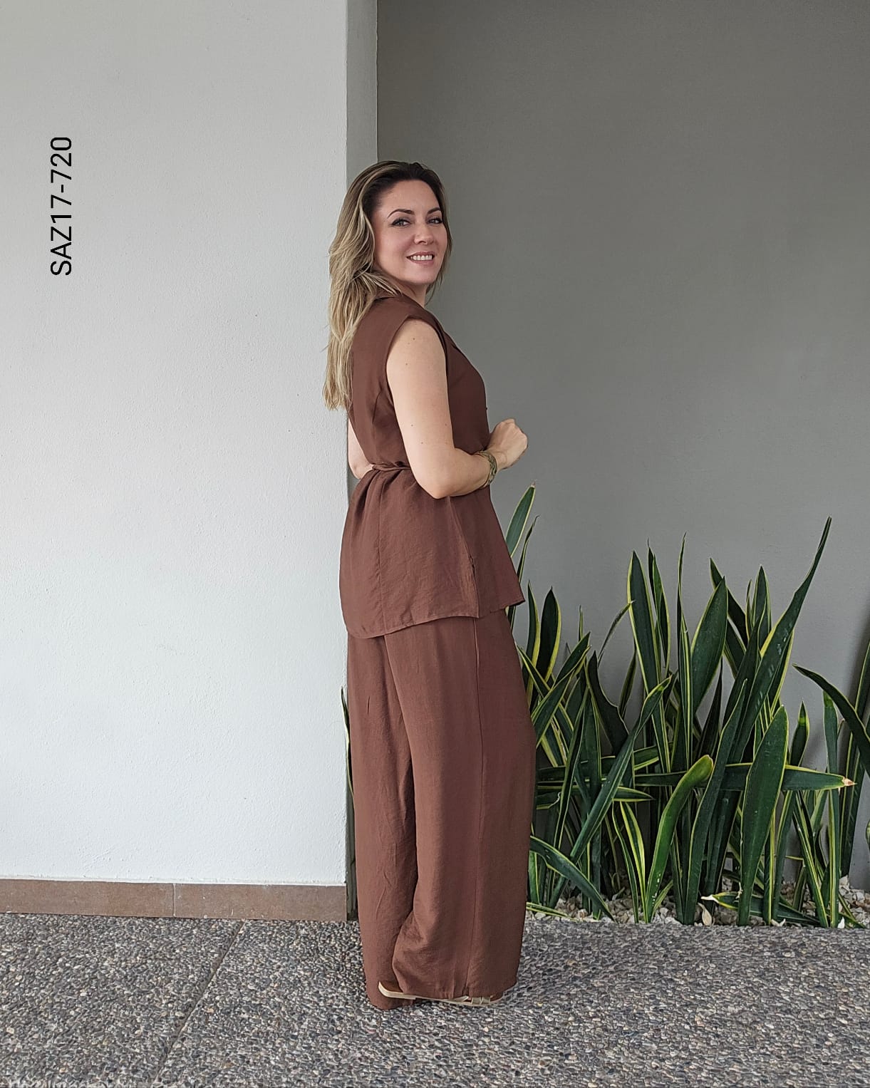 Set de blusa sin manga y pantalón  Q 720