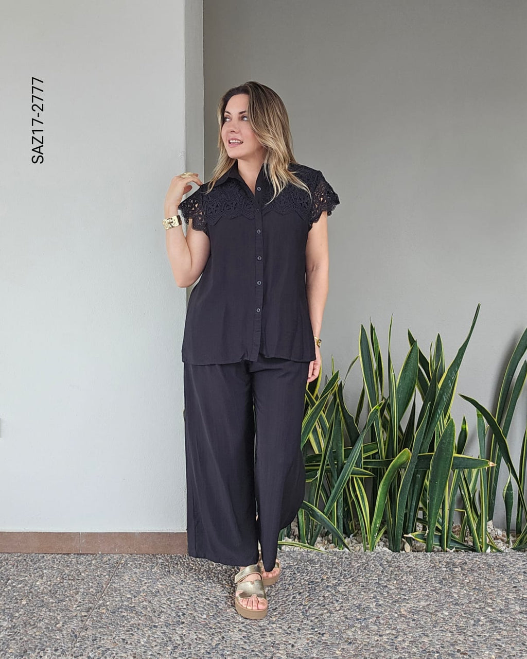 Set de blusa encaje calado y pantalón Q 2777
