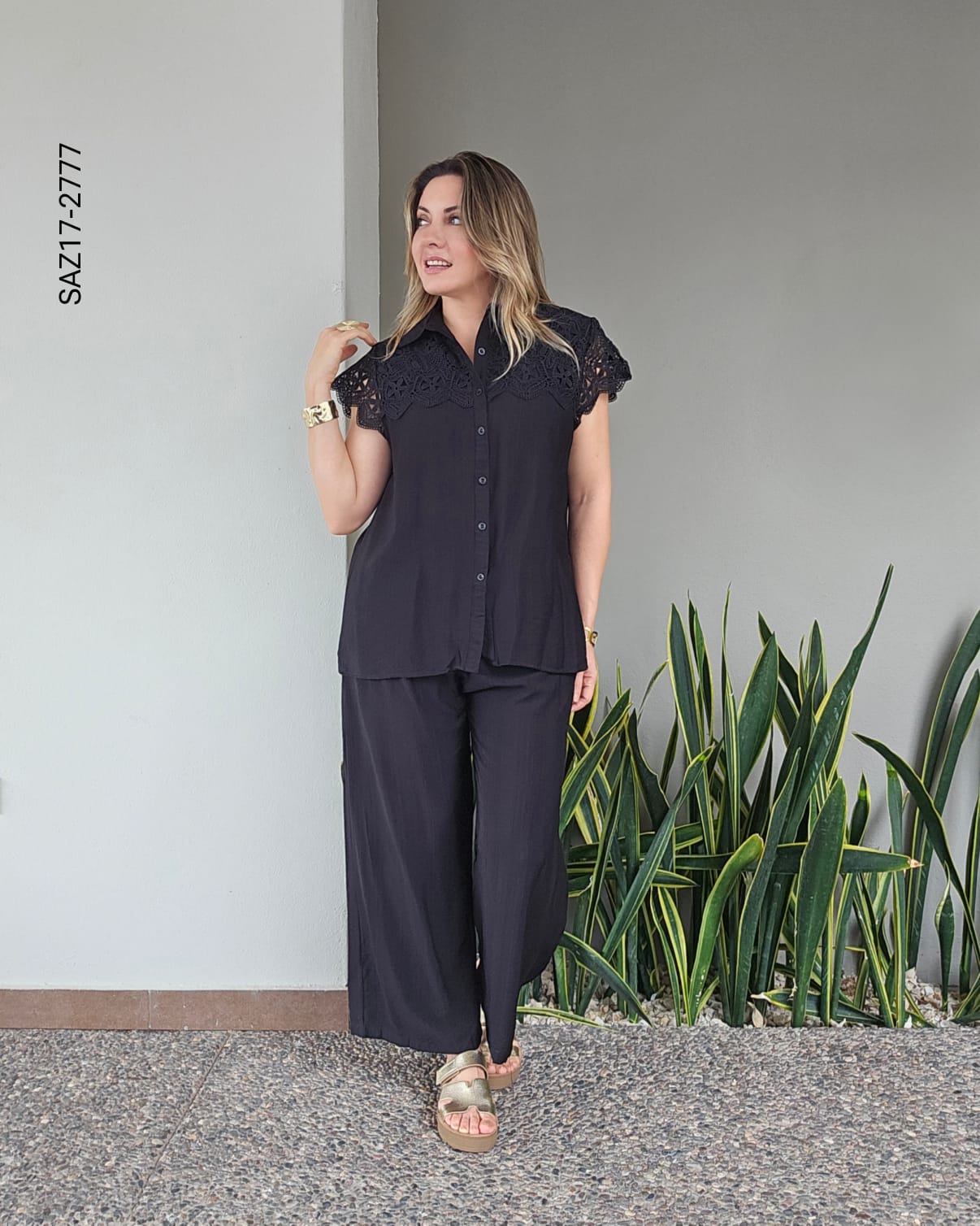 Set de blusa encaje calado y pantalón Q 2777