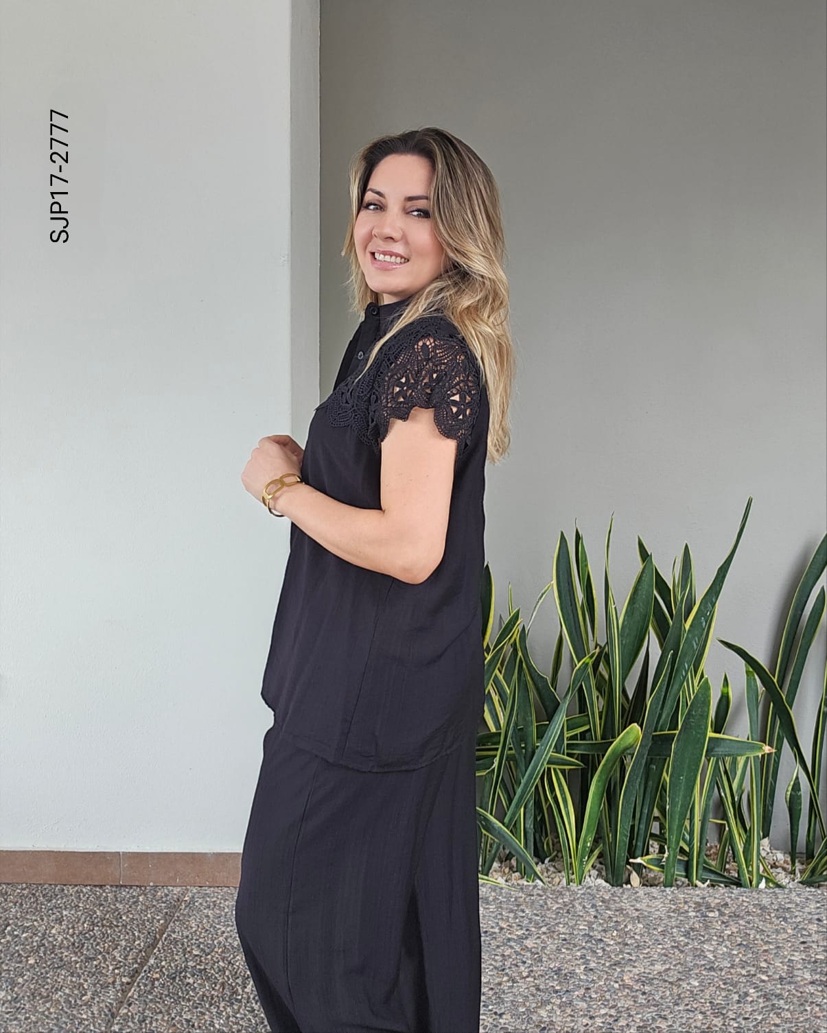 Set de blusa encaje calado y pantalón Q 2777