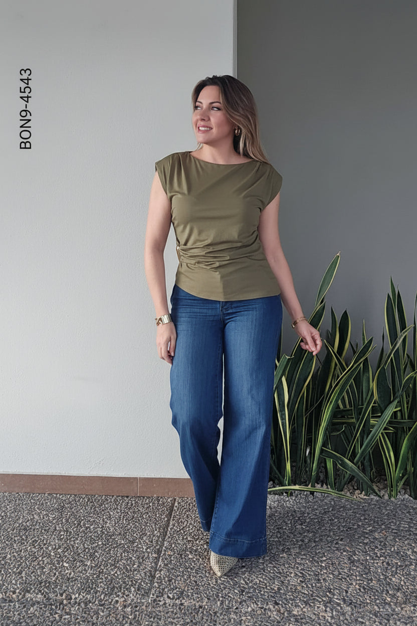 Blusa cuello barco broche dorado I 4543