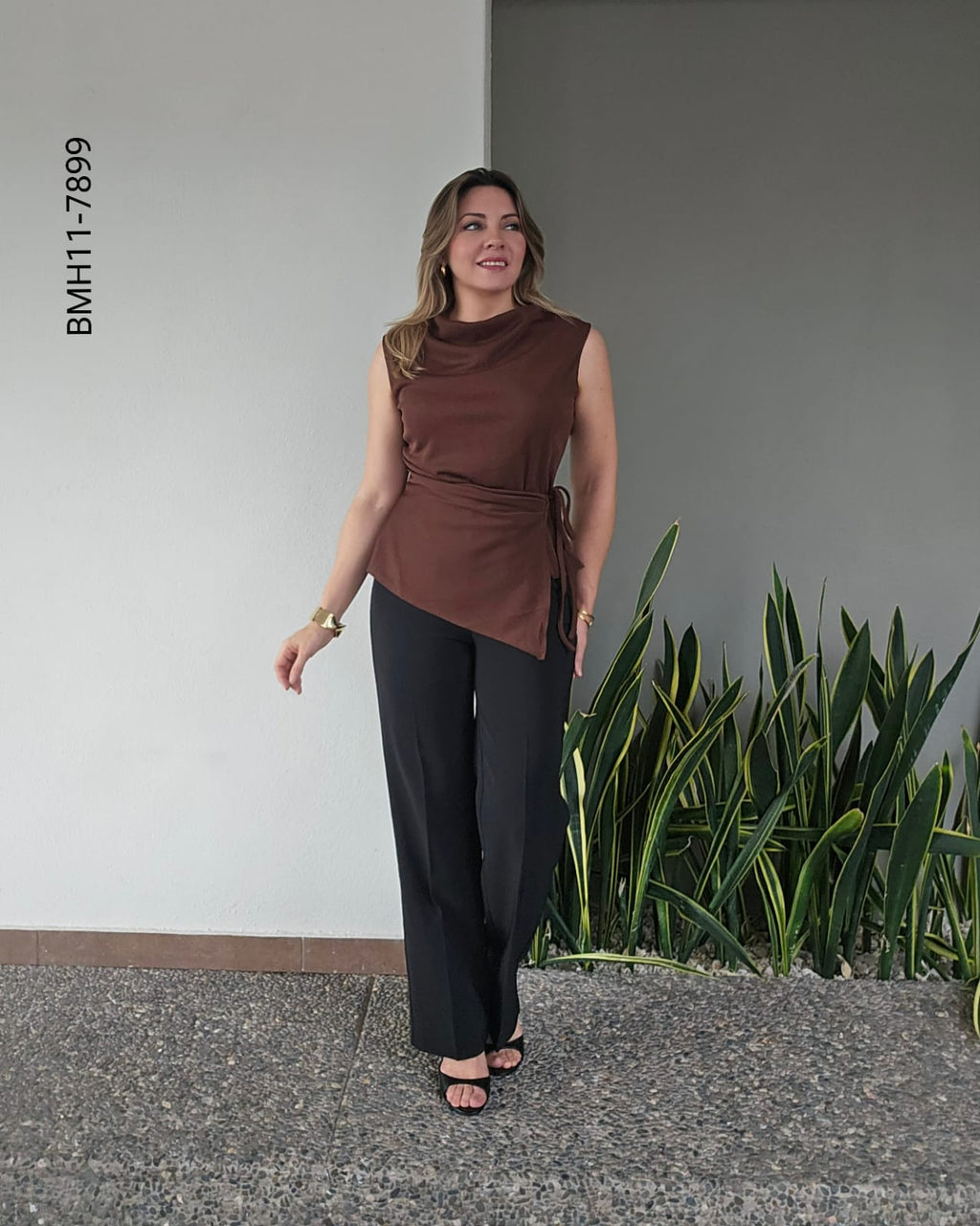 Blusa diseño asimétrico cuello drapeado K 7899