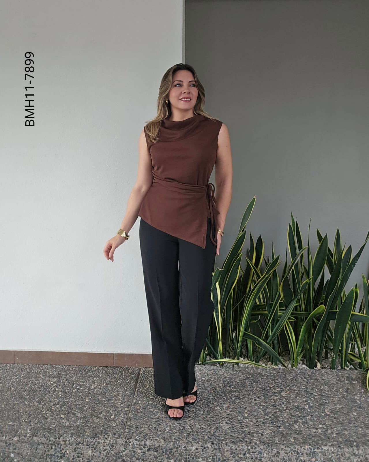 Blusa diseño asimétrico cuello drapeado K 7899