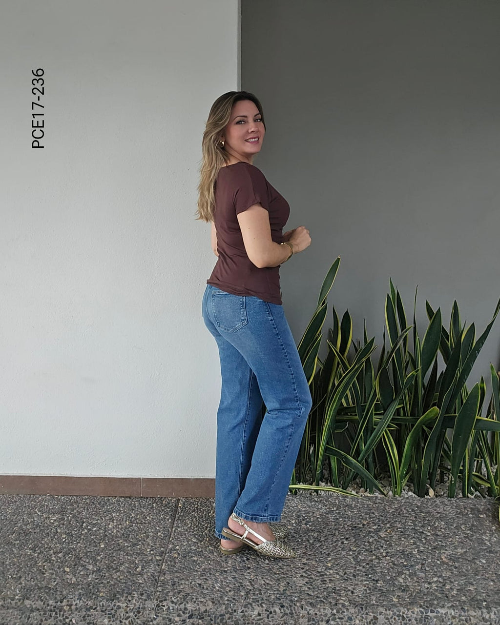 Pantalón corte recto y tiro alto Q 236