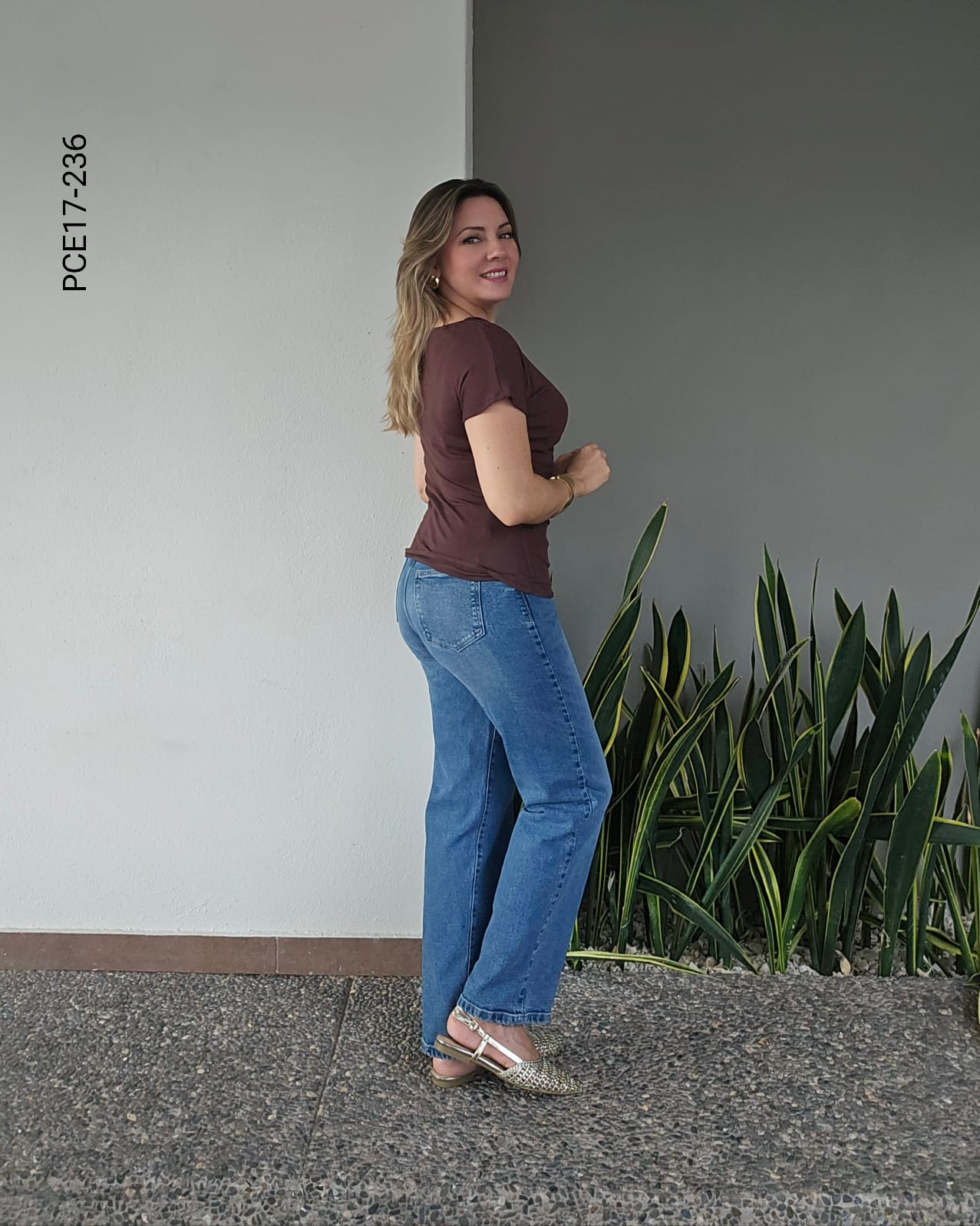 Pantalón corte recto y tiro alto Q 236