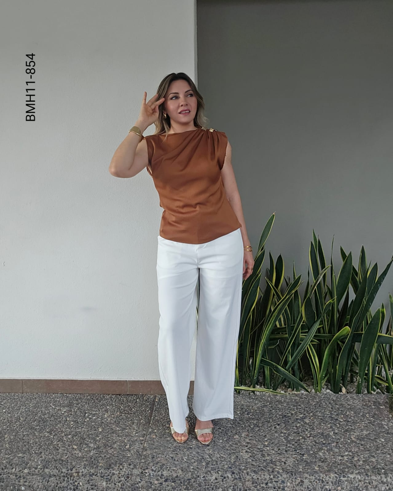 Blusa sin mangas escote drapeado K 854