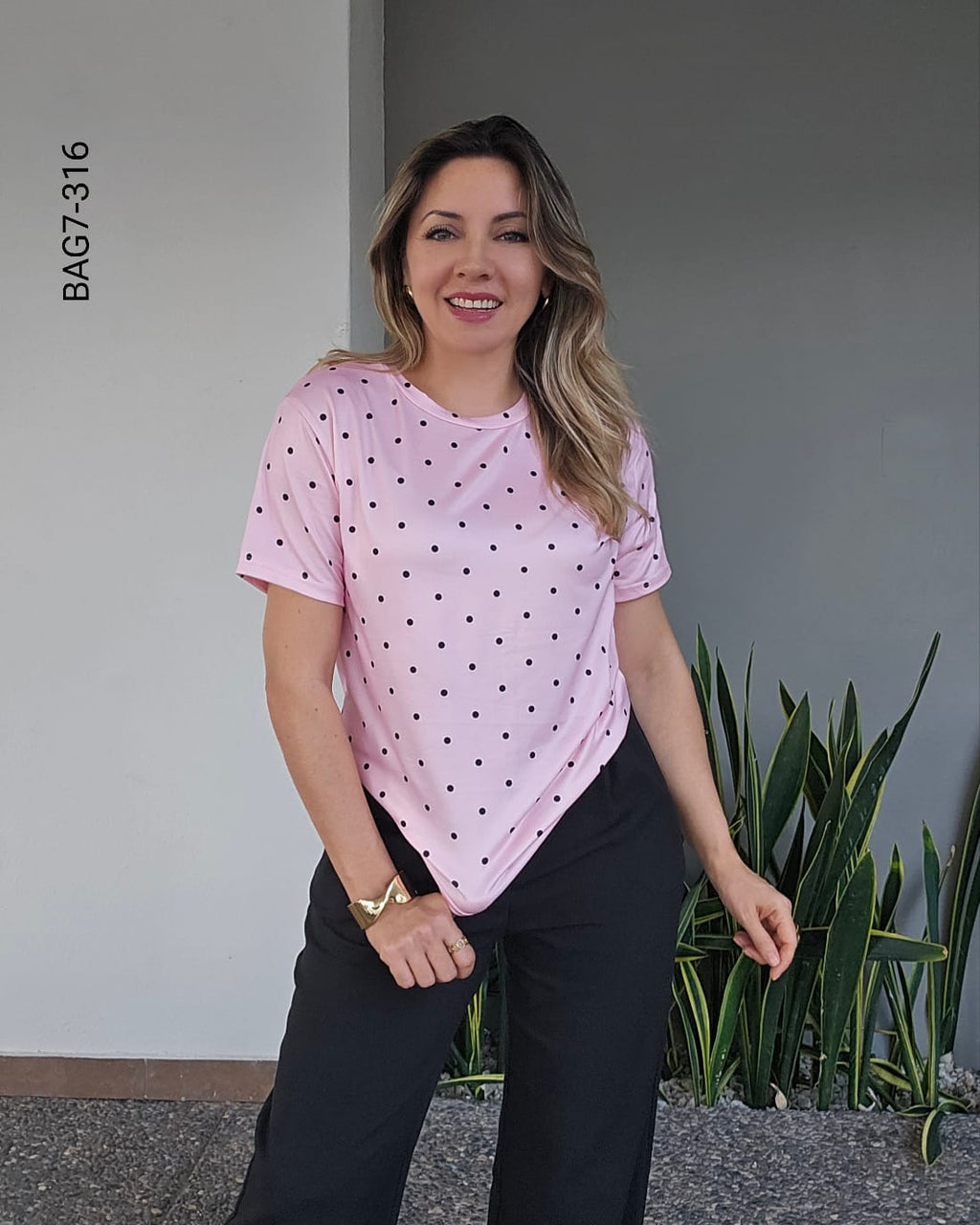 Blusa tipo playera de lunares G 316