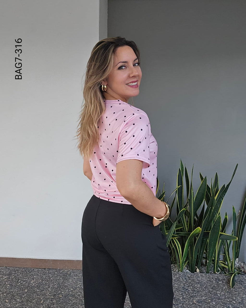 Blusa tipo playera de lunares G 316