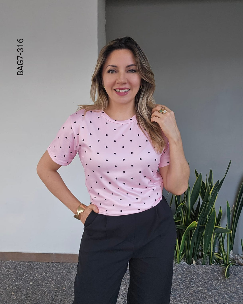 Blusa tipo playera de lunares G 316