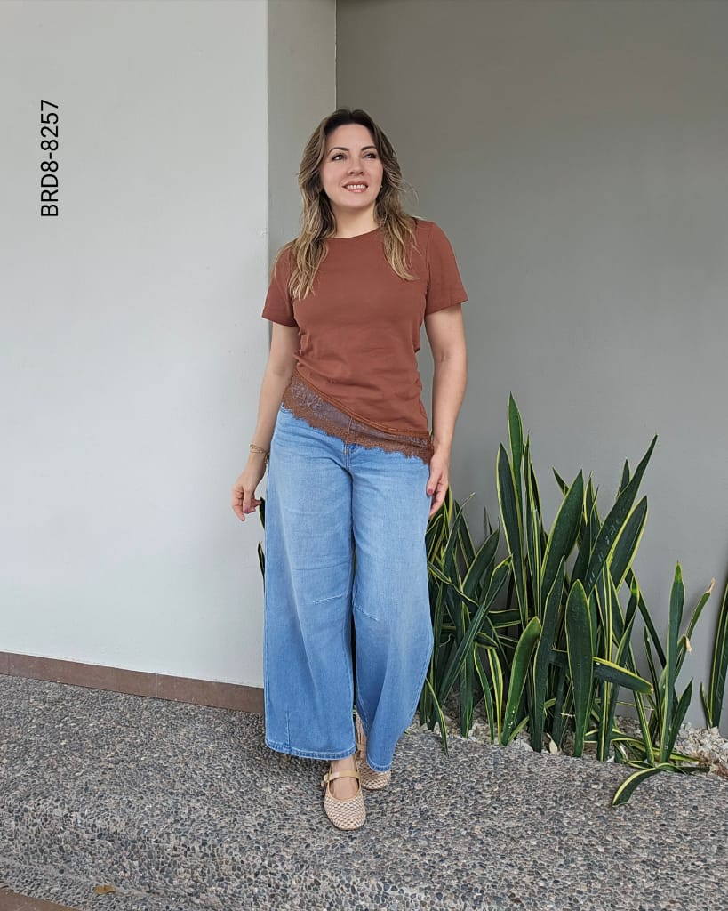 Blusa de manga corta con bajo de encaje H 8257