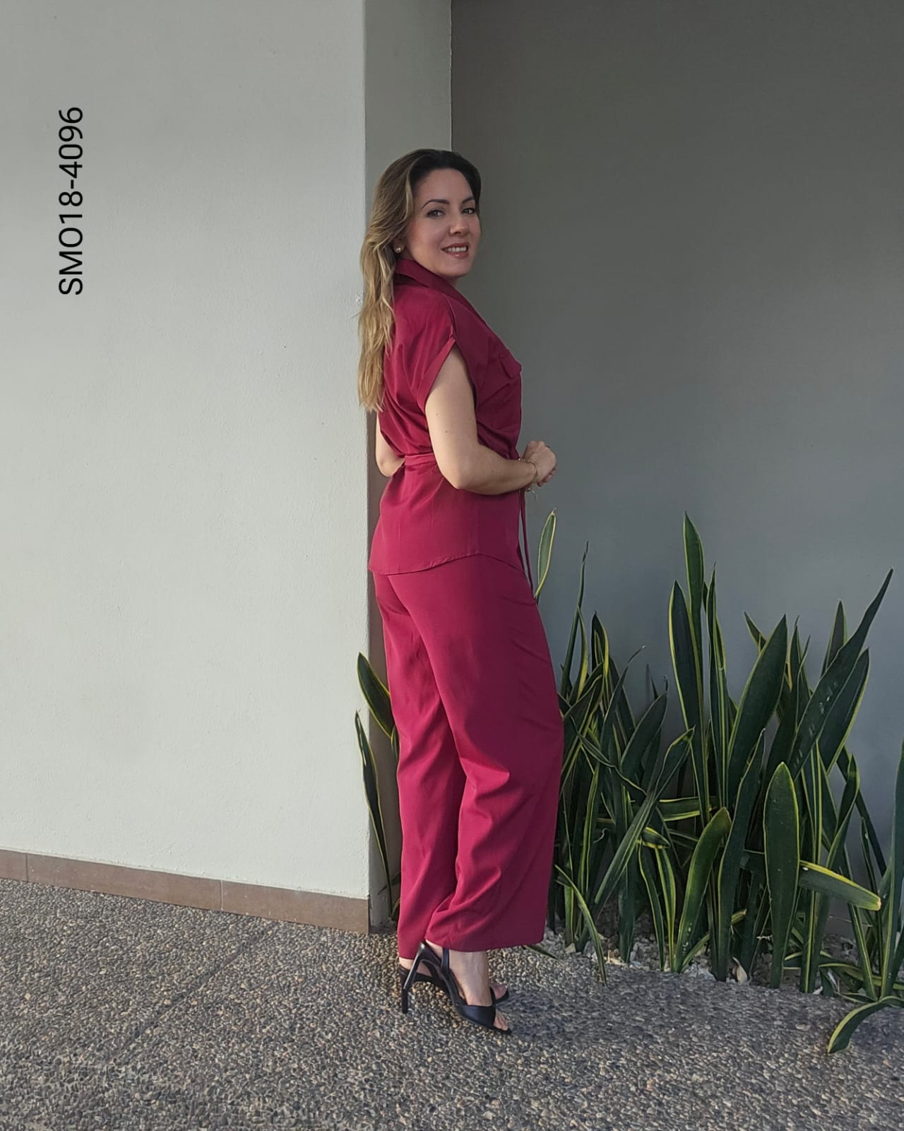 Set Conjunto Safari Elegante: Blusa y Pantalón Versátil R 4096
