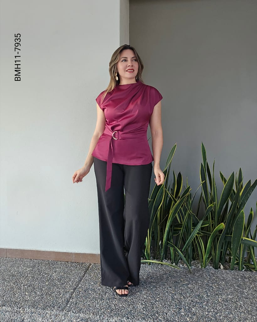 Blusa de Satín con Pliegues Asimétricos y Lazo en Cintura K 7935