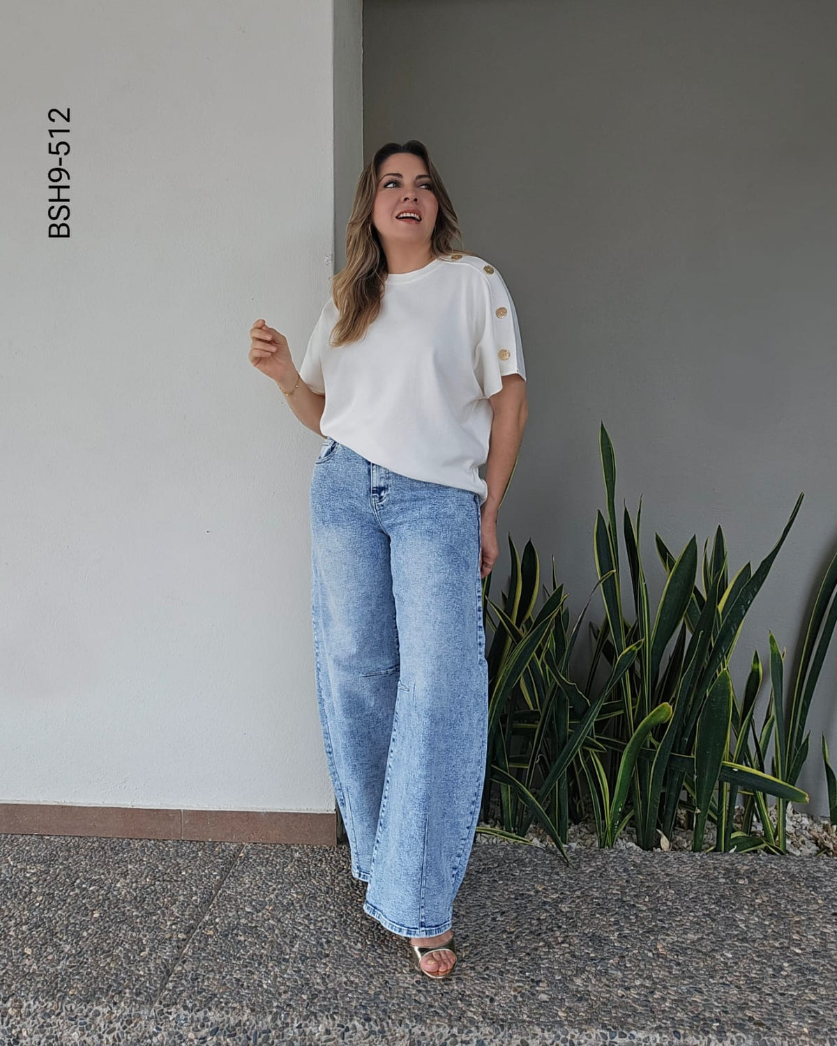 Blusa con Detalles de Botones en Hombro I 512