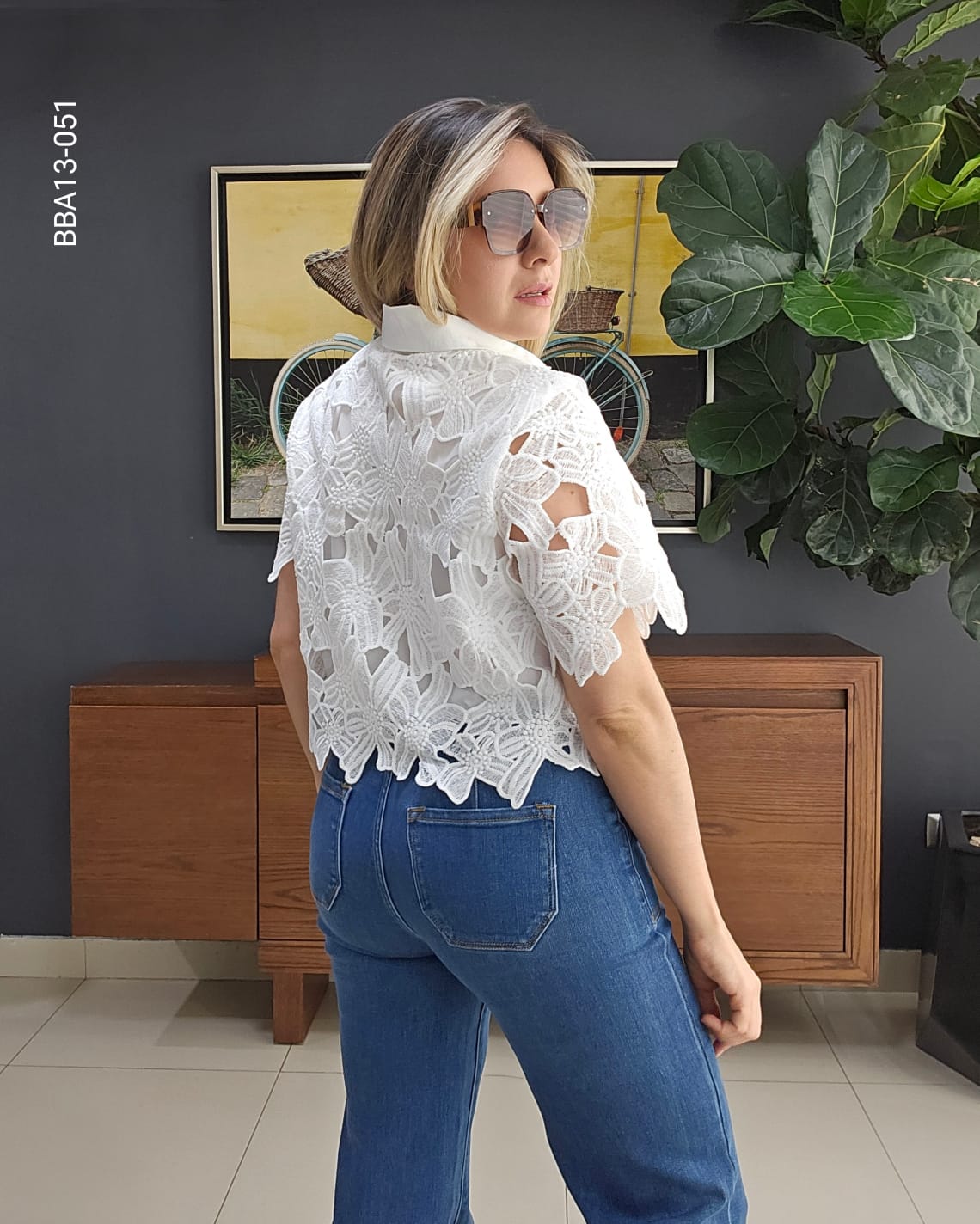 Blusa de encaje corte crop M 051