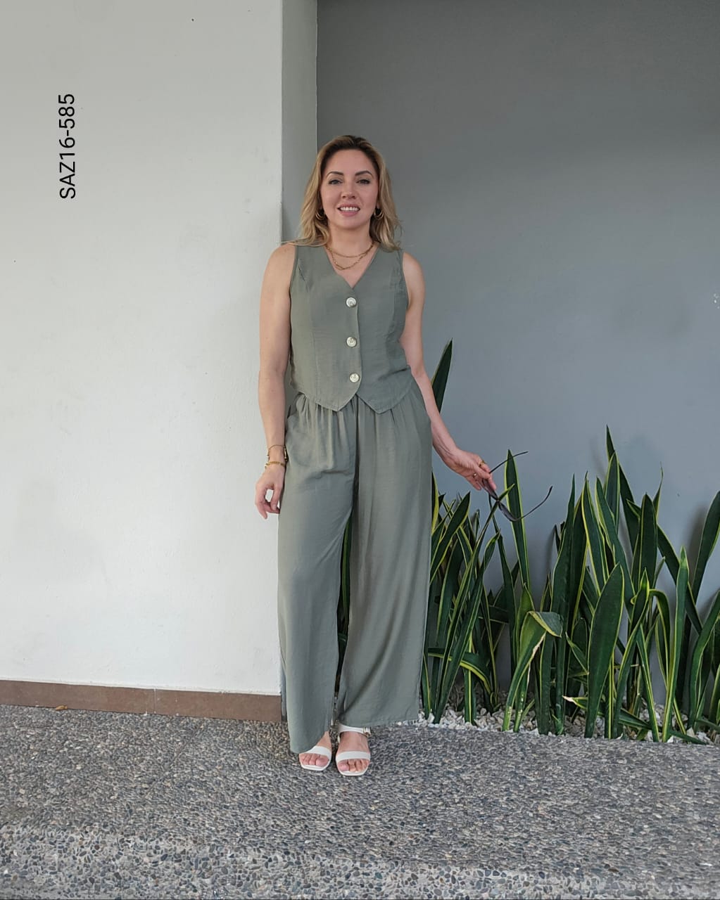Set de chaleco tres botones  y pantalón P 585