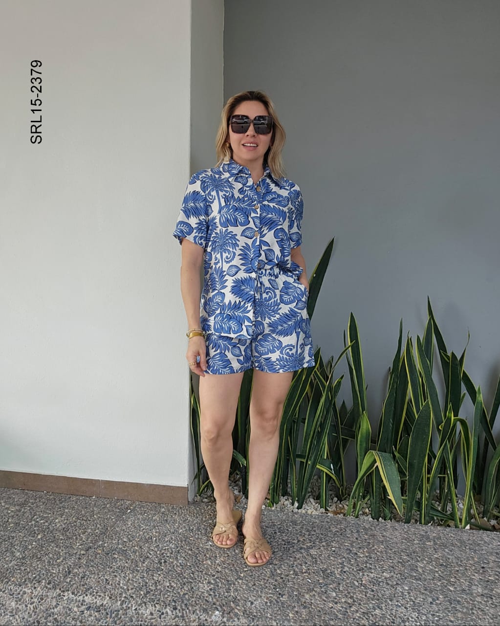 Conjunto de blusa camisera y short floral O 2379