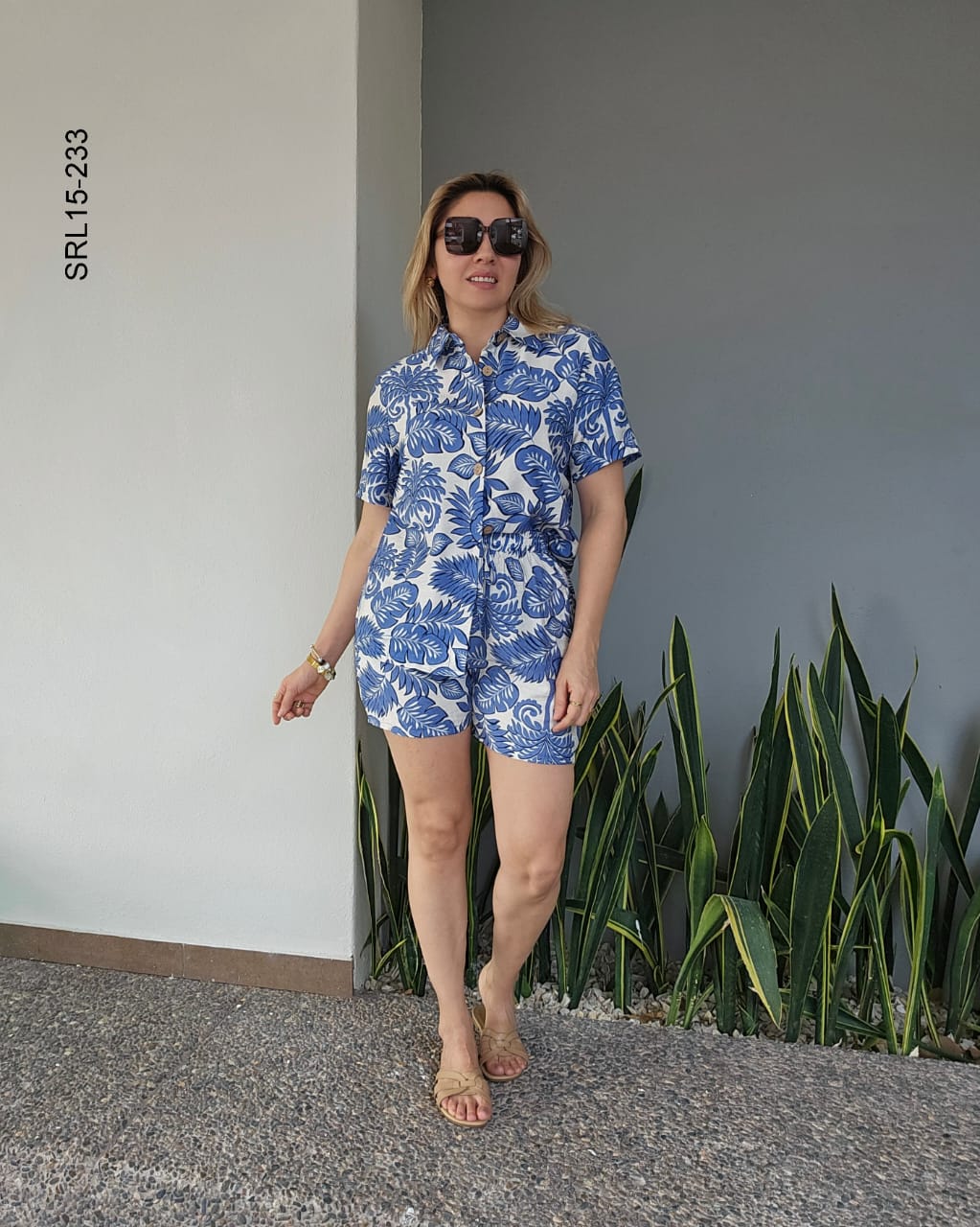 Conjunto de blusa camisera y short floral O 2379