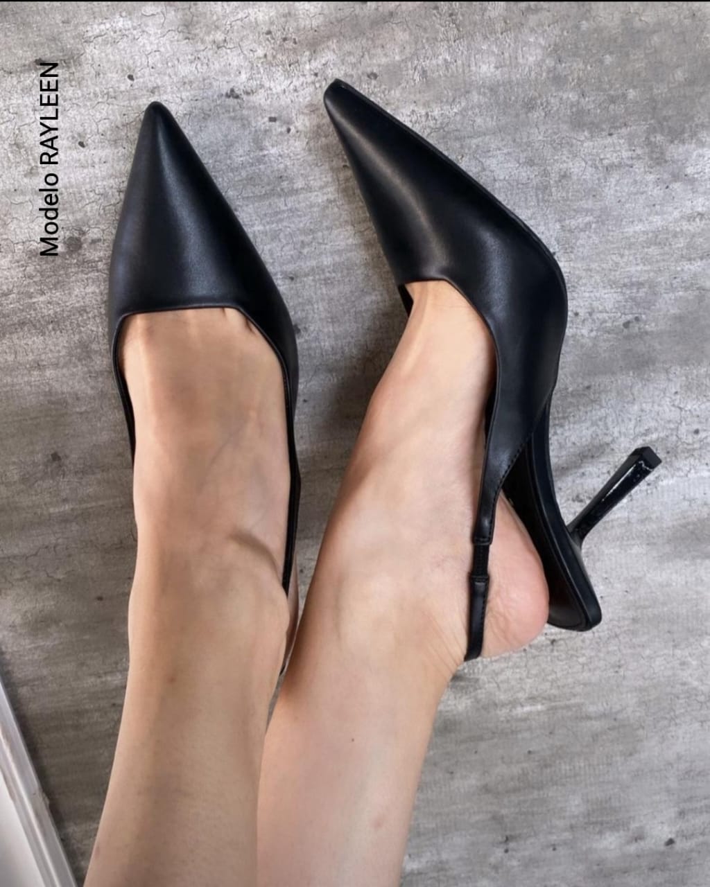 Zapatilla en punta tacon aguja RAYLEEN
