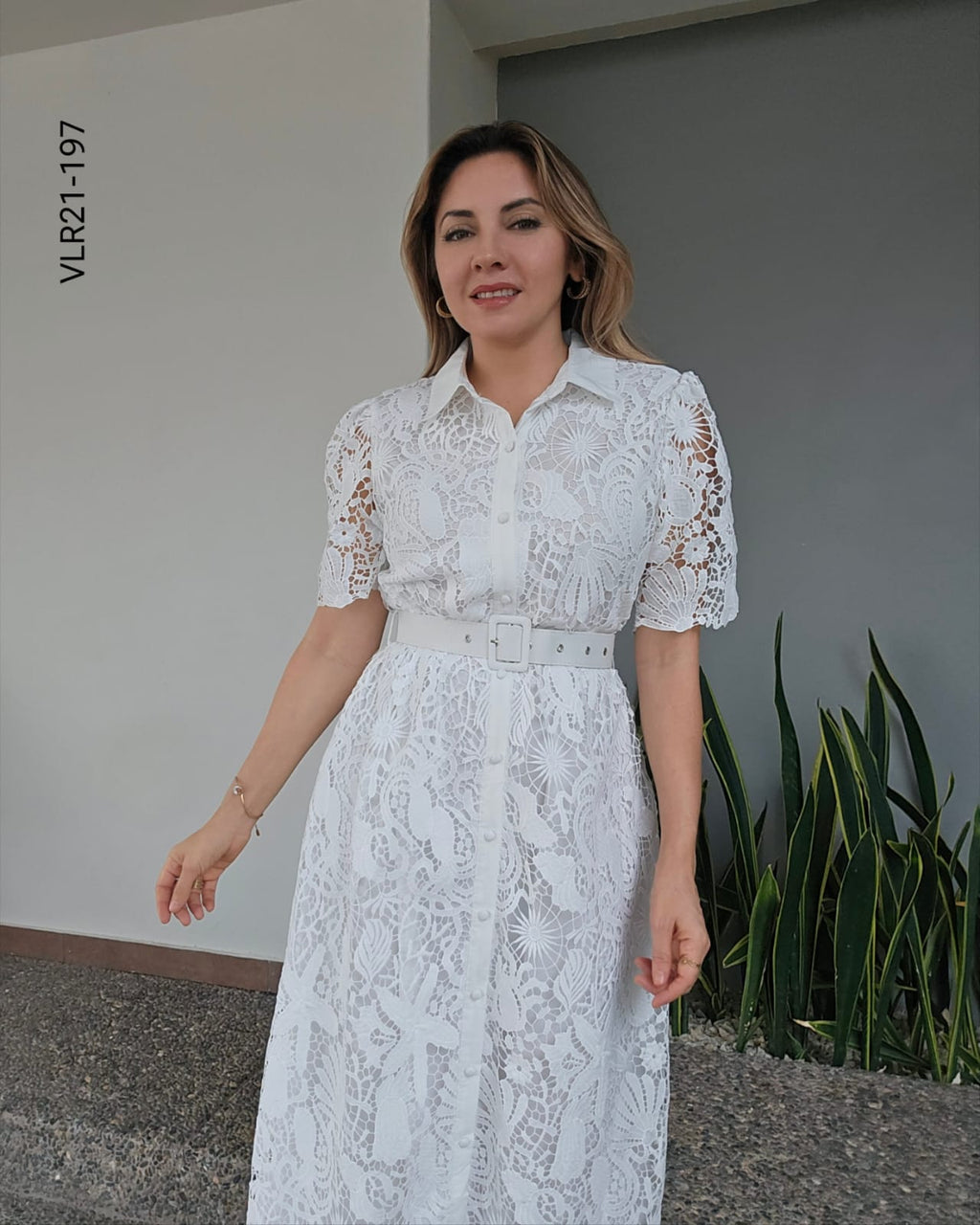 Vestido blanco de encaje con cinto U 197