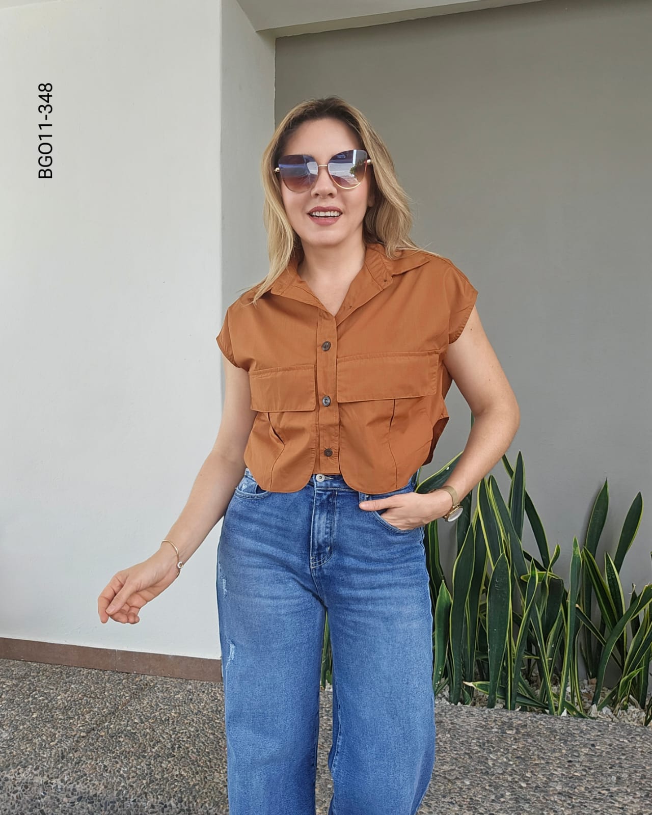 Blusa sin mangas cuello camisero K 348