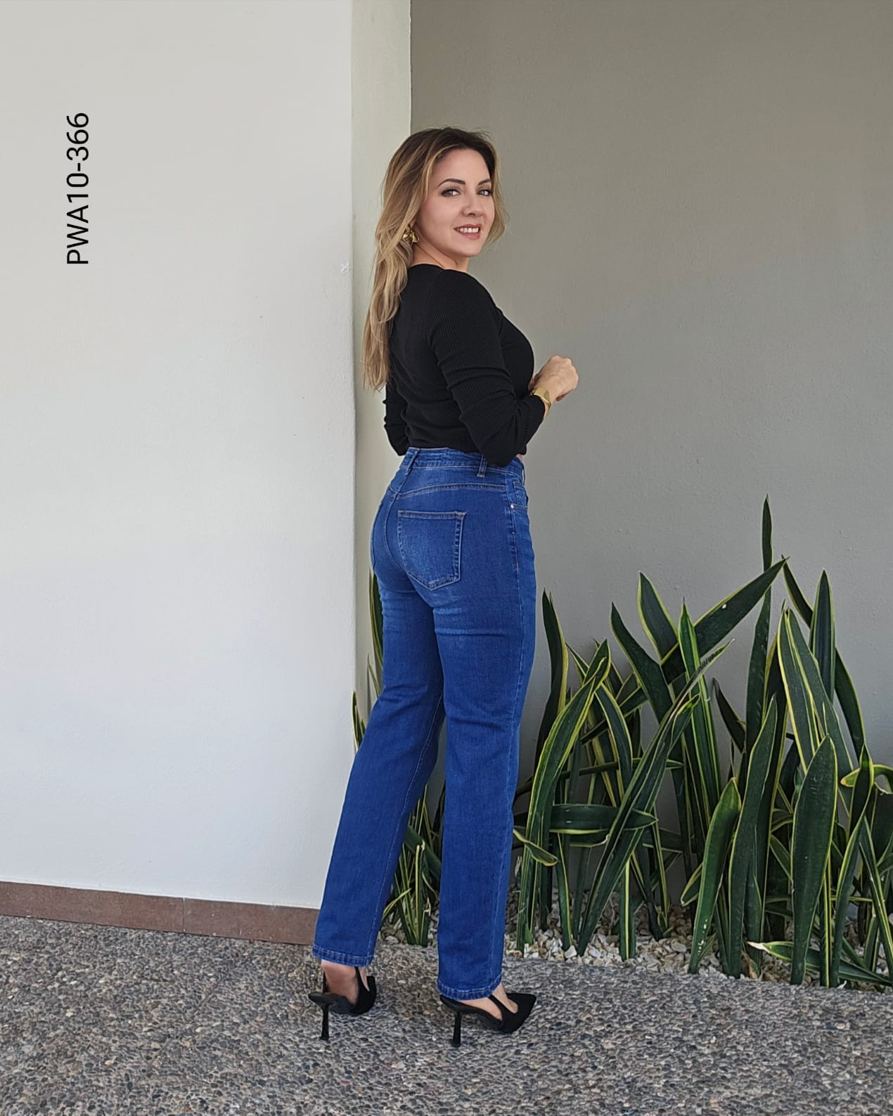Pantalón de mezclilla tiro alto  J 366